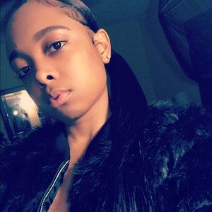 Meet your Posher, Nia